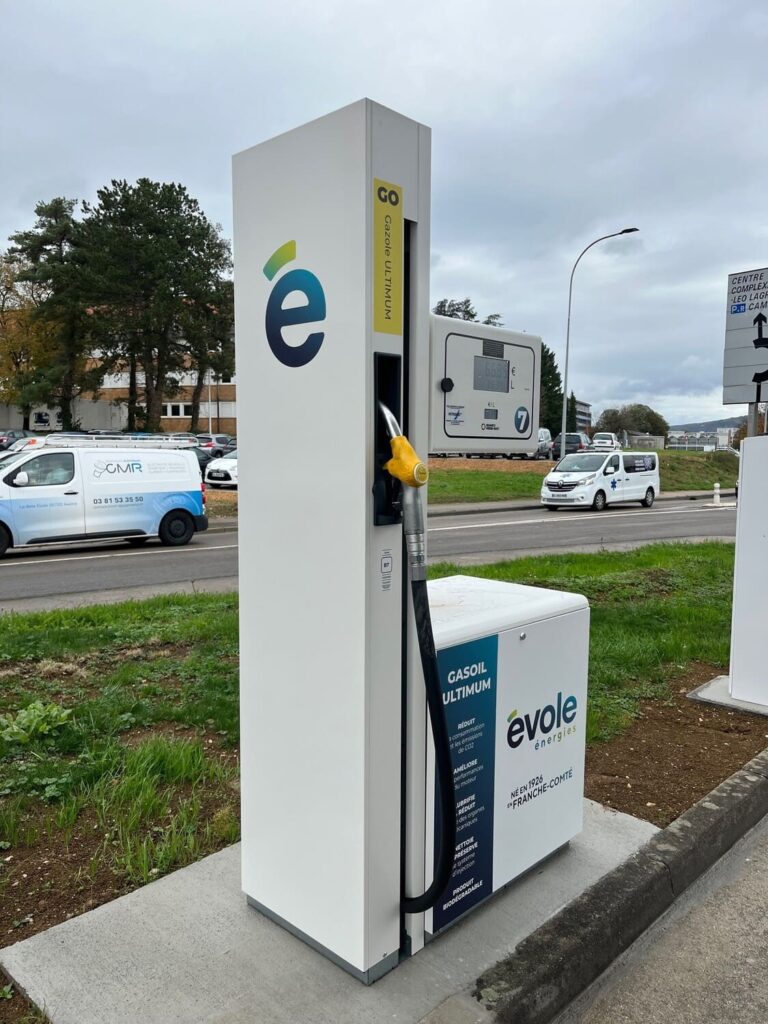 Habillage pompe à essence - Evole
